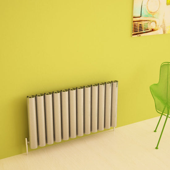 Sèche-serviettes et radiateur design dans un logement neuf moderne pour un confort élégant et économe en énergie