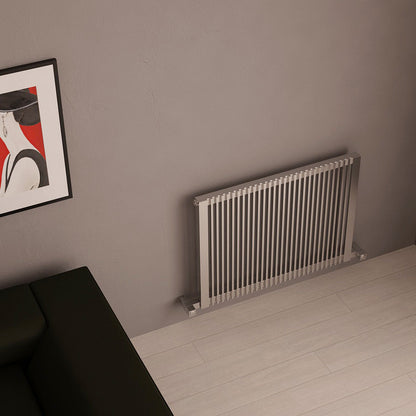 Carisa Stripe Radiateur en Acier Inoxydable Horizontal Design Moderne Satiné Poli