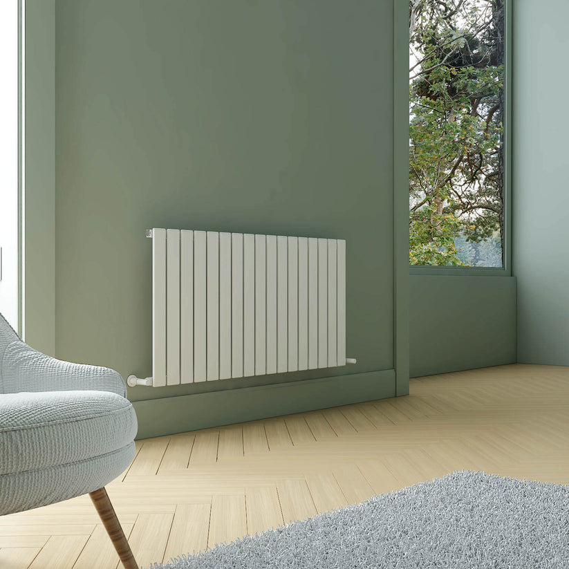 radiateur aluminium horizontal design moderne blanc Carisa Plata, radiateur mural en aluminium dans salon moderne, finition blanche