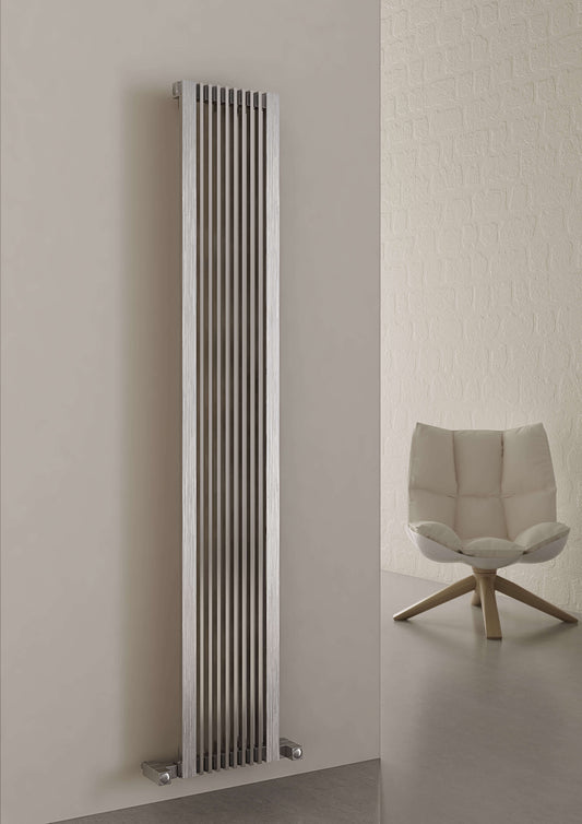 Carisa Strider Radiateur en Acier Inoxydable Vertical Design Moderne Satiné Poli